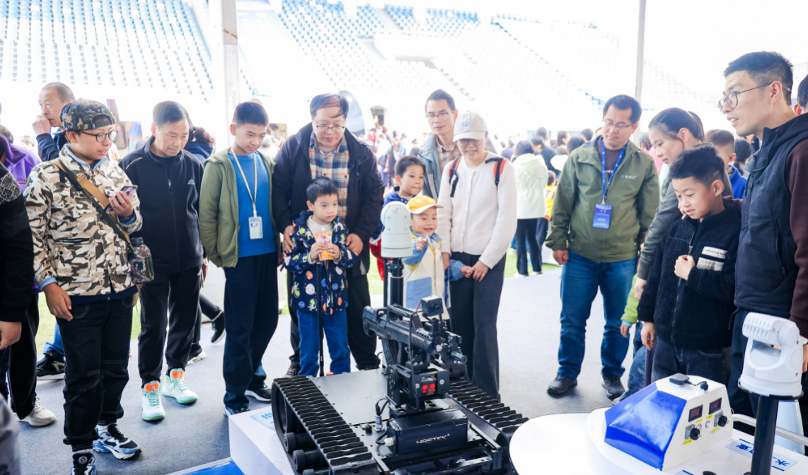 低空首届中国（绍兴）低空经济展览会举行(图2)