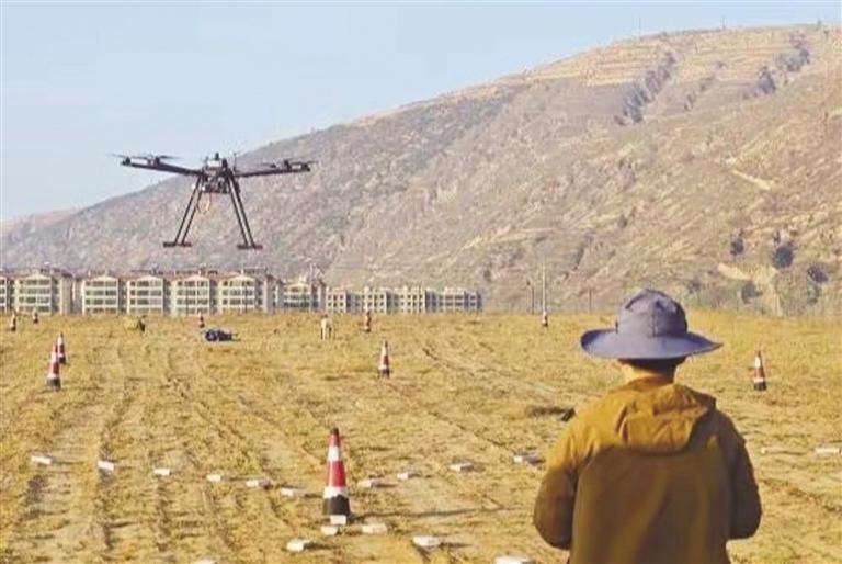 低空经济催生兰州飞手考证热　就业加分薪资可达两万(图1)